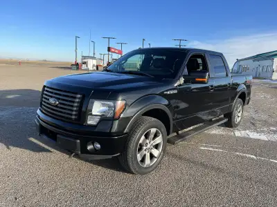 2012 F150 FX4 4x4 low kms! Fully loaded, has the desirable 5.0L Coyote engine, with only 151900 kms....