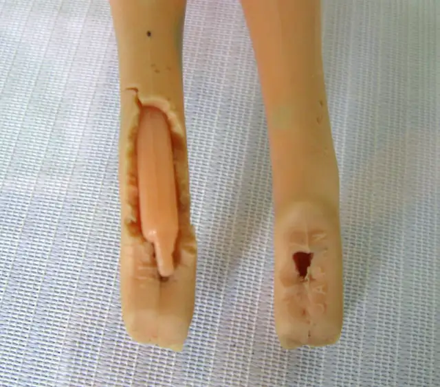 VINTAGE  BARBIE TWIST n TURN DARK  HAIR  MARLO-FLIP DOLL. in Arts & Collectibles in West Island - Image 8