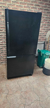 Amana fridge black