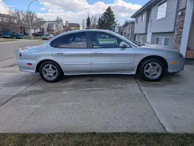1996 Ford Taurus SHO in excellent condition. The interior is near perfect, no rust, everything works...
