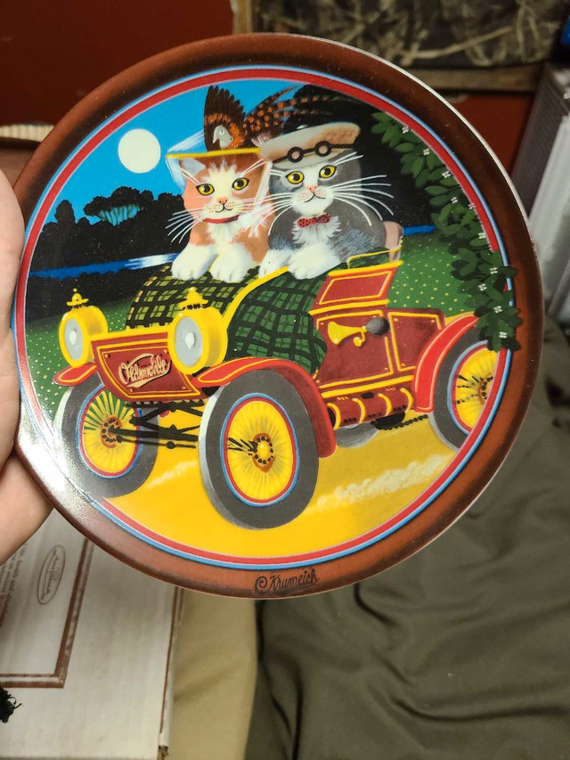 Collection of different vintage decorative plates in Arts & Collectibles in Kingston - Image 3