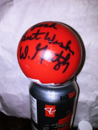 1980s  W. GRETZKY  SIGNED  HOCKEY BALL