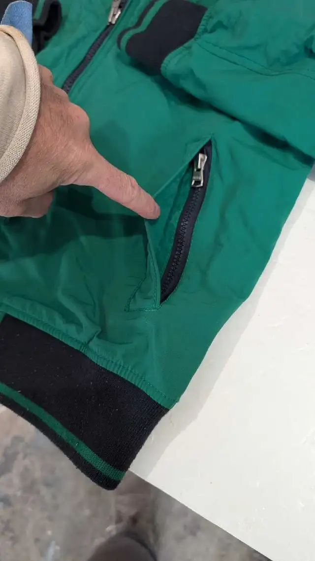 Tommy Hilfiger green windbreaker jacket - fall or spring men's  in Men's in Oshawa / Durham Region - Image 4