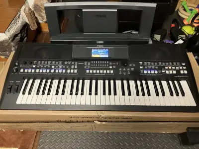 Yamaha PSR-SX600 keyboard piano, View more