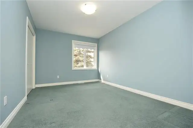 bedroom for rent on Kirkbridge Dr, close to U of M