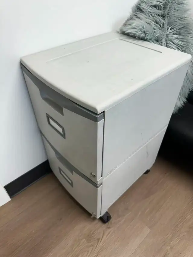 Office Desk - Furnitures - moving sale in Desks in Calgary - Image 9