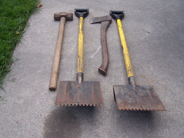 SHINGLE STRIPPING TOOLS in Hand Tools in Hamilton