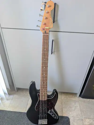 Fender 5-String Jazz Bass Deluxe - 1997 (Mexico), View more