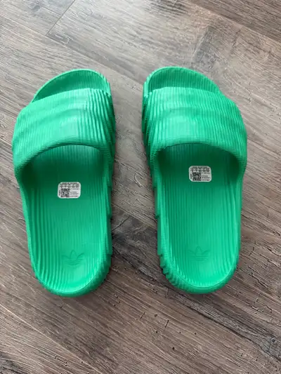 Adidas women’s slides size 8, View more