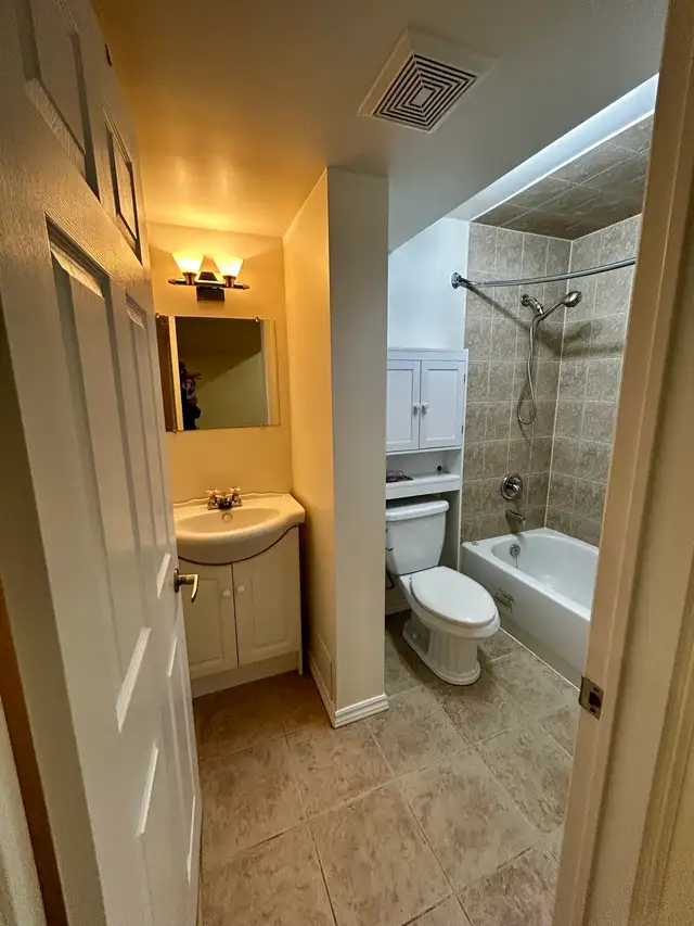 Lovely basement apartment for rent  in Long Term Rentals in Markham / York Region - Image 5