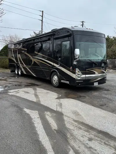Tuscany Thor diesel pusher 66 500 km Moteur 450, Extention 3 Sofa en L , foyer et télé, table à mang...