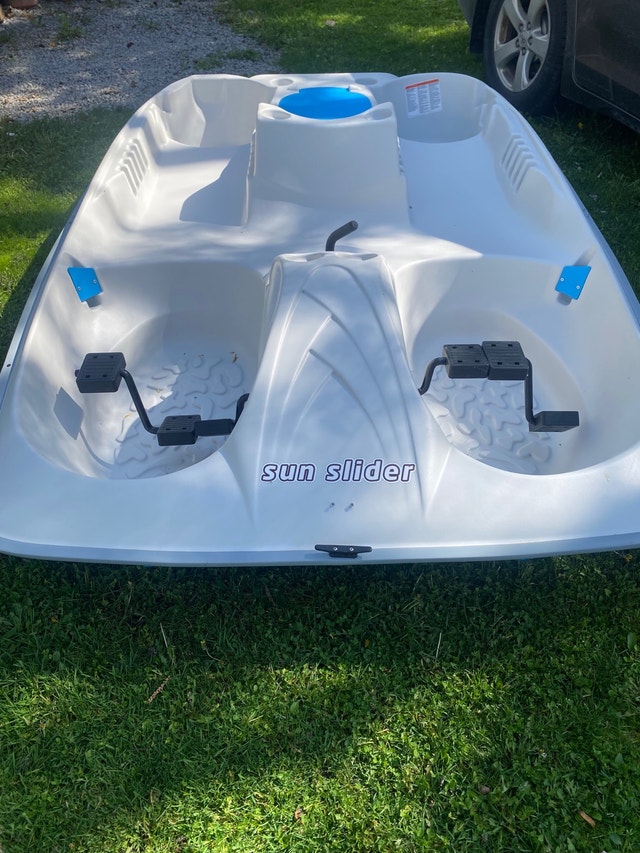 Sundolphin Sun Slider 5 Seat Pedal Boat Canoes, Kayaks & Paddles