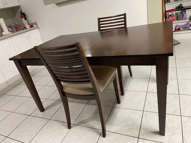 Wooden Dining Table in Dining Tables & Sets in Markham / York Region - Image 4