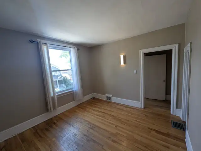 1 Bed + Den in Hintonburg/Wellington Village/Parkdale in Long Term Rentals in Ottawa - Image 2
