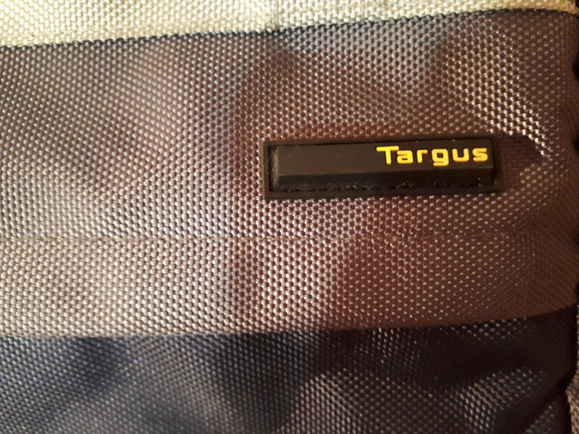 Targus Laptop Messenger Computer Bag Zippered Closures in Laptop Accessories in Windsor Region - Image 2