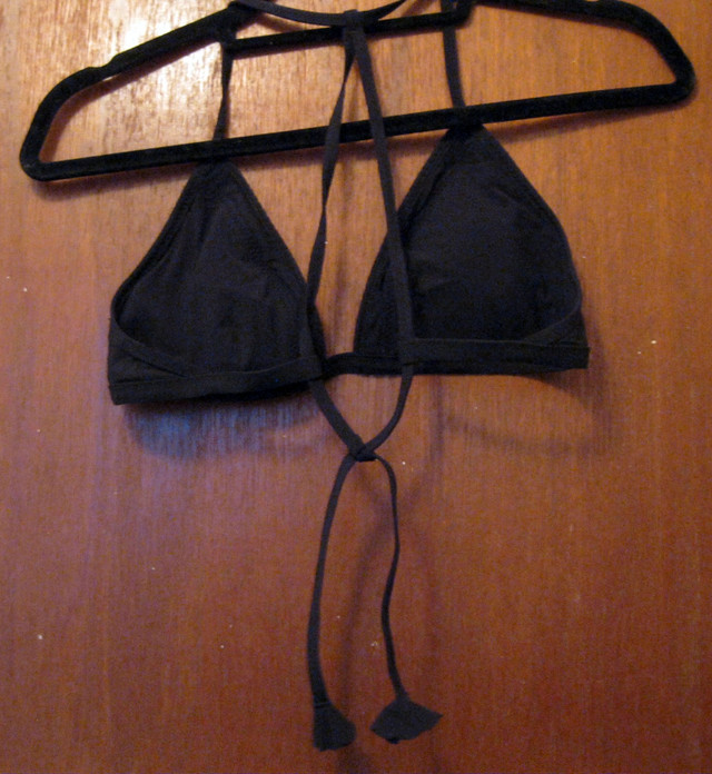 Lululemon Black Swimsuit Bikini Top (Size 8) in Women's - Other in City of Toronto - Image 3