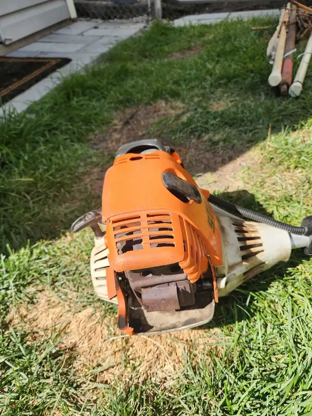 Stihl km90r combination string trimmer in Lawnmowers & Leaf Blowers in Kingston - Image 3