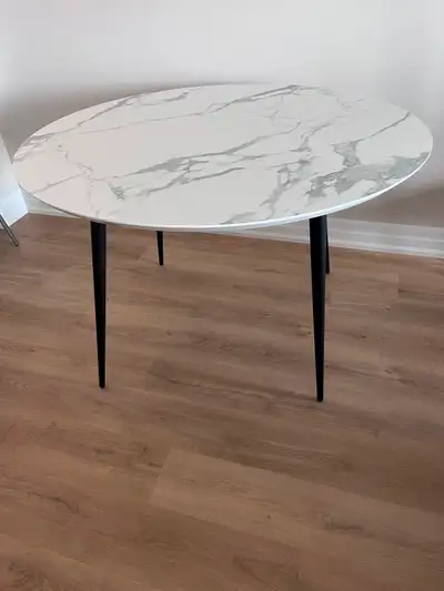 Structube 47" round table excellent condition and very sturdy, View more