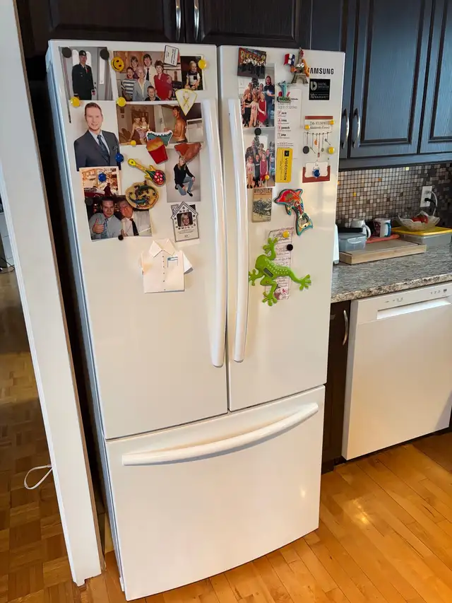 Frigidaire, freezer drawer.414908117293486080