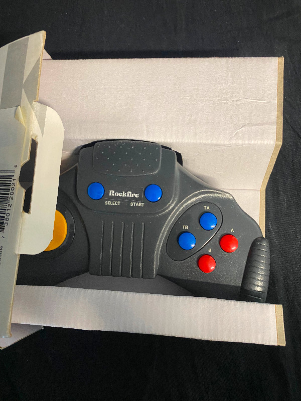 Rockfire NES Controller in Box in Older Generation in Moncton - Image 4