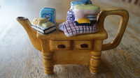 SMALL DECOR TEAPOT WITH LID