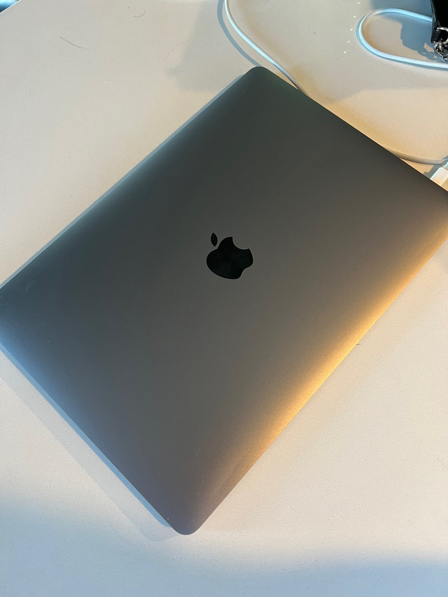 MacBook Pro (13.3 inch, Apple M1 Chip, 2020) dans Appareils électroniques  à Ouest de l’Île - Image 3