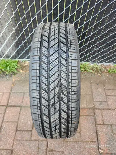 1× Bridgestone Alenza AS Ultra * Taille: 225/65/17 * Type de pneu: Été