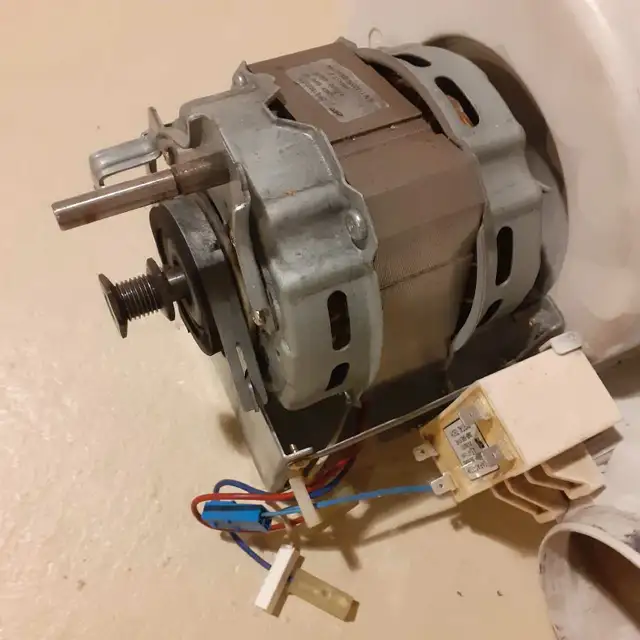 Maytag MDE2400AZW Dryer Blower Motor Assembly in Washers & Dryers in City of Toronto - Image 4