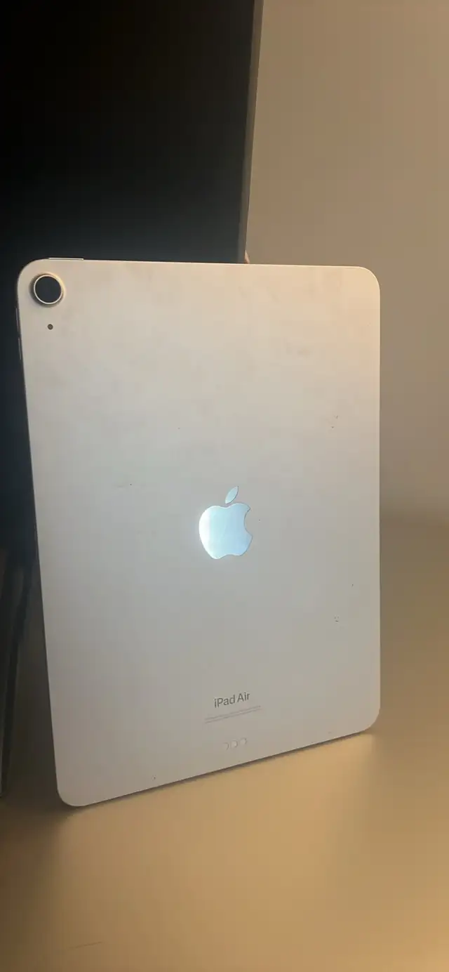 iPad Air 5 gen in iPads & Tablets in Markham / York Region - Image 3