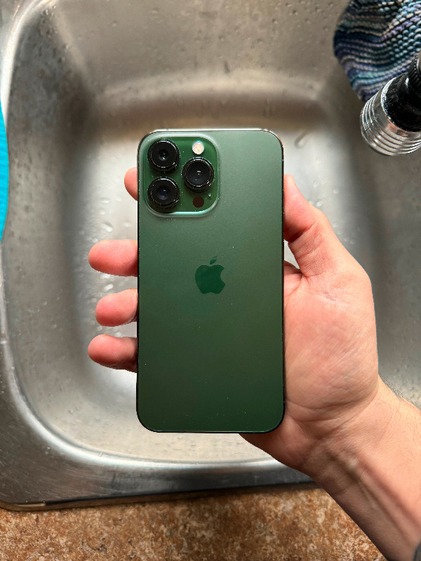 iPhone 13 Pro 128gb Forest Green in Cell Phones in Edmonton - Image 2