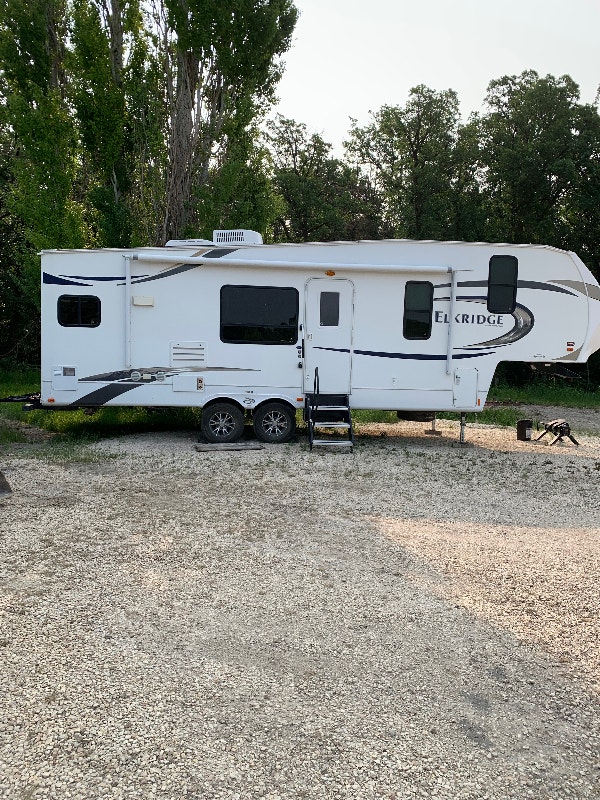 2013 28 ft. 5th wheel trailer Travel Trailers & Campers Portage la