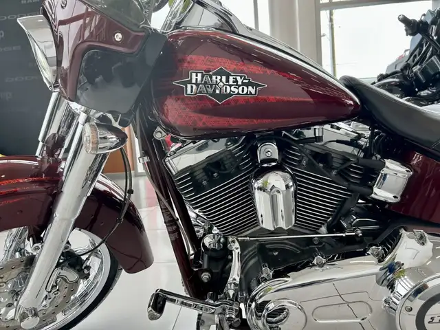 2012 Harley Davidson FLSTSE3 CVO Softail Convertible-LOW MILEAGE in Street, Cruisers & Choppers in London - Image 8