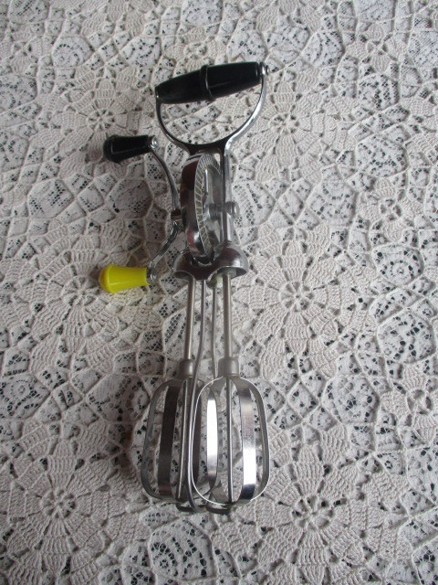 Rare "Super Whirl" Egg Beater, Double Cranks, Two Speed 1960's in Kitchen & Dining Wares in New Glasgow