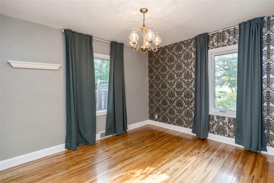 2 bedroom house for rent--GREAT NEIGHBOURHOOD! 5