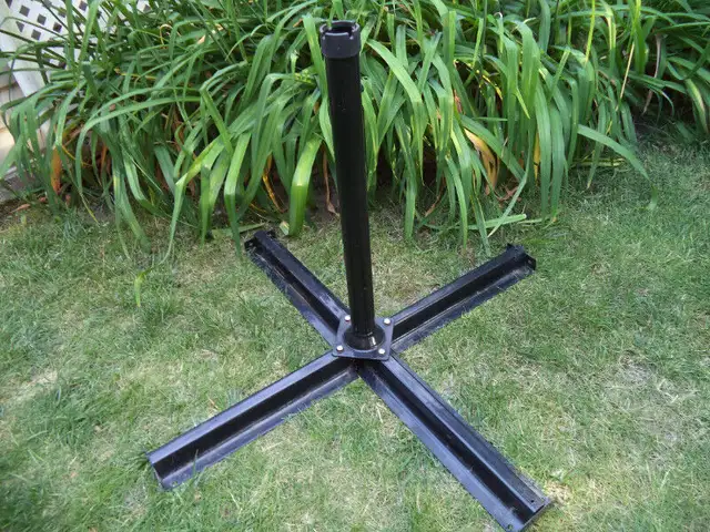 parasol in Patio & Garden Furniture in Longueuil / South Shore - Image 2
