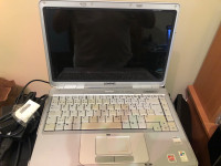 Laptop COMPAQ V2000