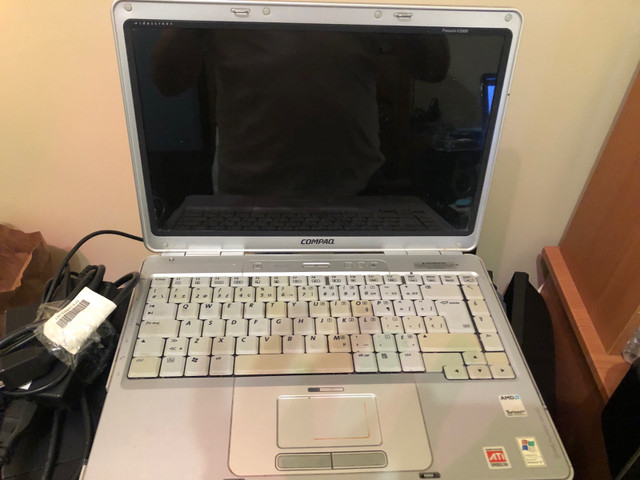 Laptop COMPAQ V2000 dans Portables  à Ville de Montréal