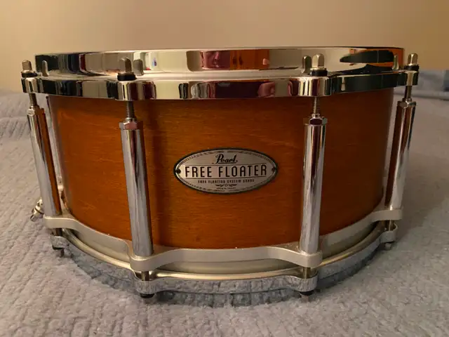 Pearl Free Floating Snare Drum in Drums & Percussion in Oshawa / Durham Region - Image 9