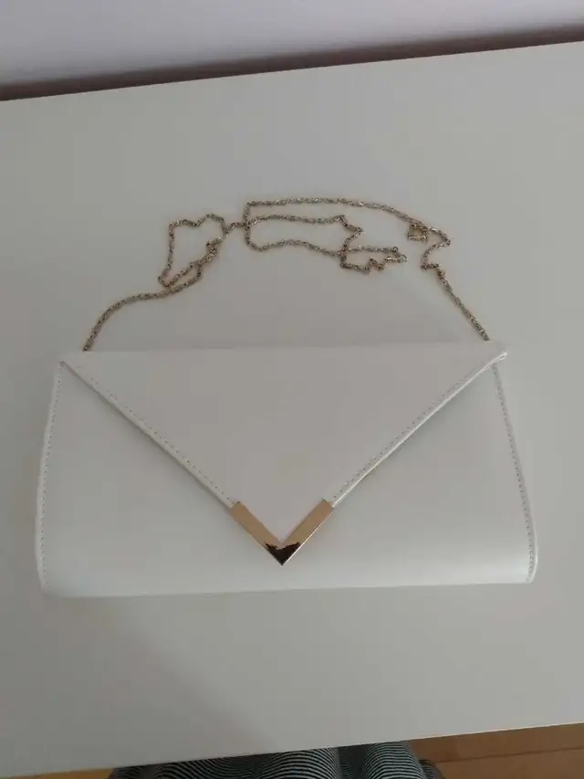 White clutch purse in Women's - Bags & Wallets in City of Montréal - Image 3
