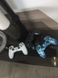 3 PS4 controllers (read discreption)