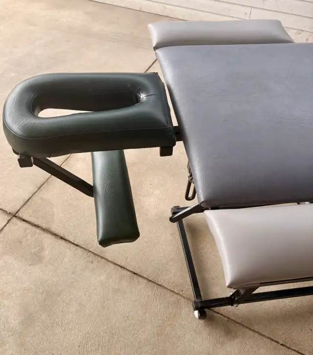 Table de chiropractique portable in Health & Special Needs in Trois-Rivières - Image 3