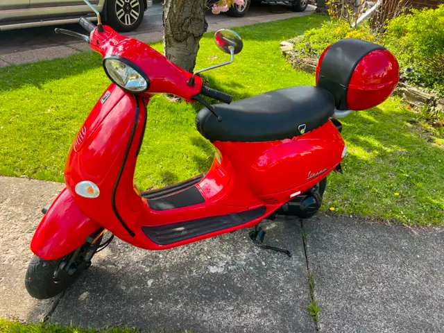2005 Vespa ET4 150cc Scooter in Scooters & Pocket Bikes in St. Catharines - Image 4