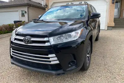 2018 Toyota Highlander LE AWD is a reliable and spacious 7-passenger SUV, perfect for families looki...