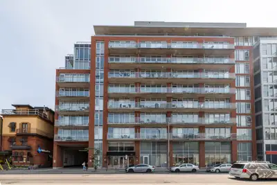 Beautiful 1 Bed + Den + 1 Bath Condo for Rent in Centretown