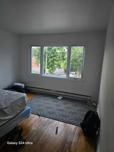 Belle appartement dans un triplex tranquille Pour pkus de renseignements appeler moi Martin 438-887-...