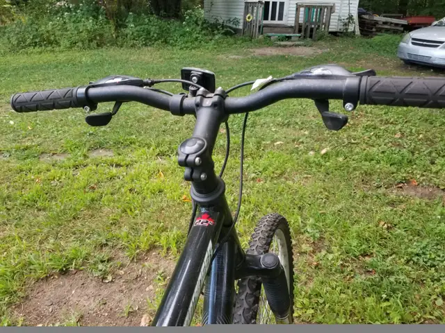 Vélo noir  pour homme in Cruiser, Commuter & Hybrid in Laval / North Shore - Image 4