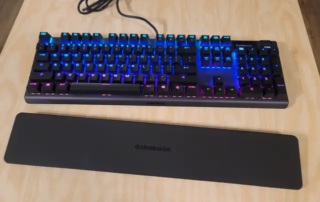 SteelSeries Apex 5 Backlit Hybrid Mechanical Gaming Keyboard in Mice, Keyboards & Webcams in Mississauga / Peel Region - Image 5