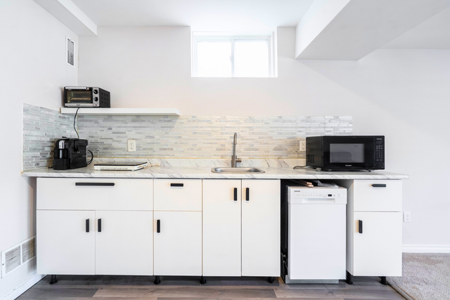 For Rent - Bachelors and 1 Bath in Long Term Rentals in Kitchener / Waterloo - Image 6