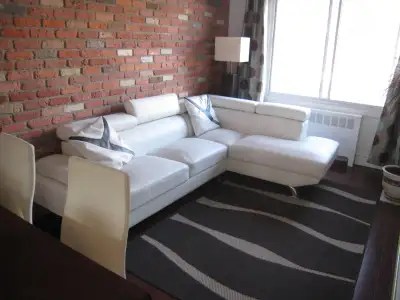 41/2 in NDG for $1400 mo. Single profesional, NO pets,