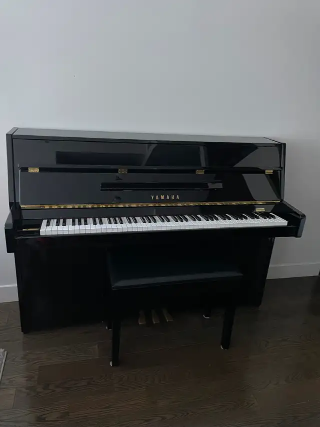 Piano Yamaha/Yamaha Upright Piano in Pianos & Keyboards in City of Montréal - Image 7